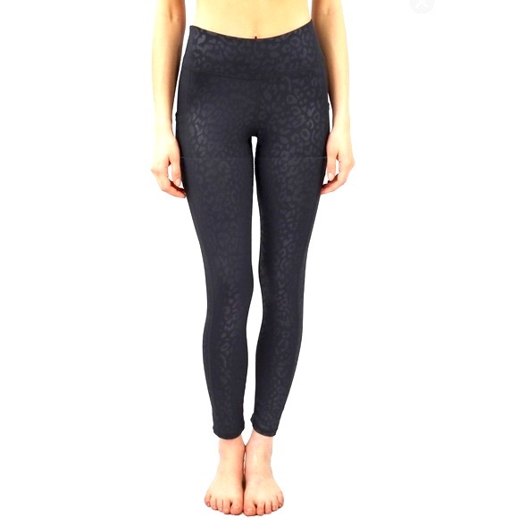 Leg End active wear black leopard leggings with pockets - Picture 5 of 11
